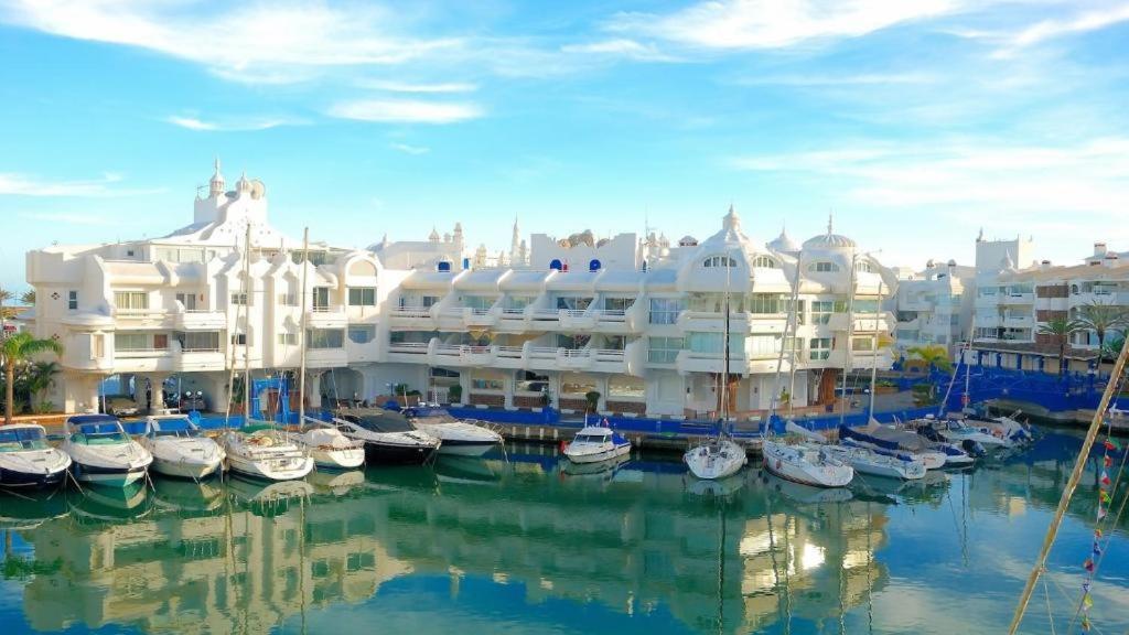 מאלגה Apartamentos Benalmarina מראה חיצוני תמונה